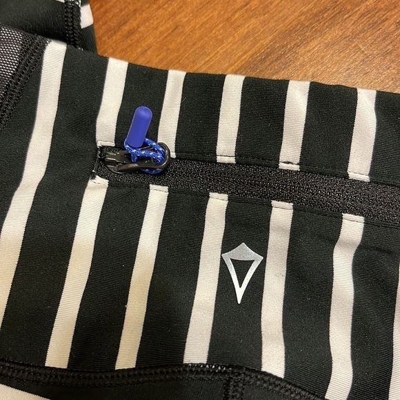 Ivivva by lululemon athletic cropped leggings size 14 - Picture 6 of 8